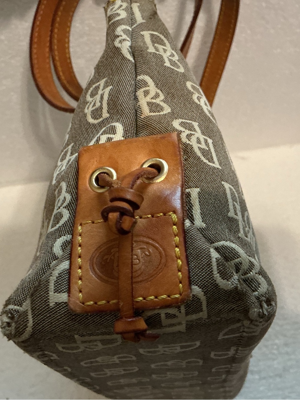❌❌❌SLS26Vtg Dooney & Bourke DB Signature Canvas Shoulder Bag Olive Taupe - Picture 4 of 16